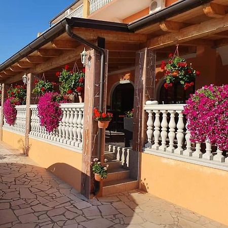ميدولين Villa Nikolina المظهر الخارجي الصورة